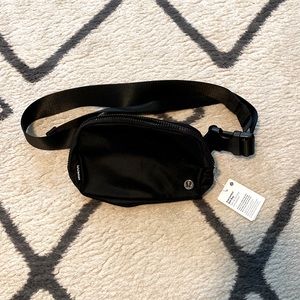 Lululemon Everywhere Belt Bag NWT